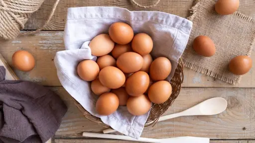  Ăn trứng gà nhiều chữa được viêm khớp dạng thấp không?